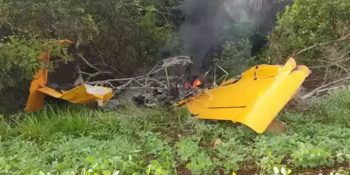 Avião cai perto de zona urbana e deixa um morto em Goiás