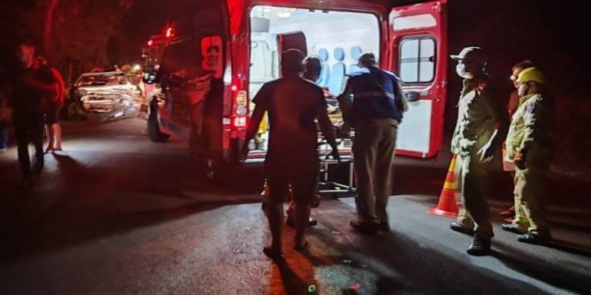 Colisão envolvendo 3 veículos deixa uma vítima em estado grave na PR 497 em São Miguel do Iguaçu