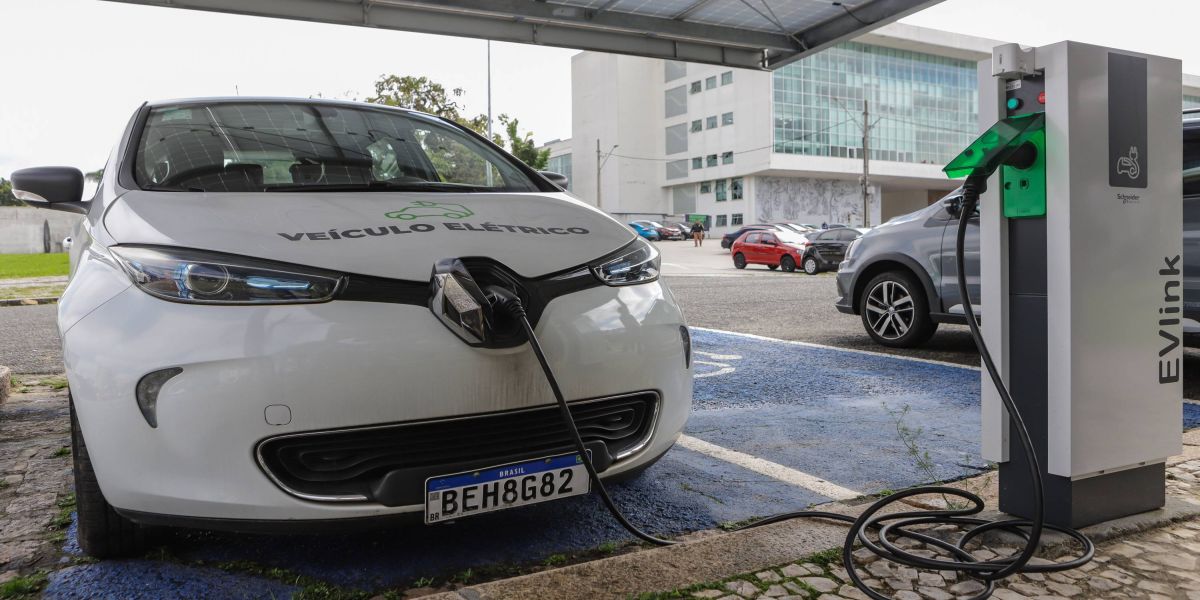 Governo envia à Assembleia prorrogação da isenção de IPVA para carros elétricos