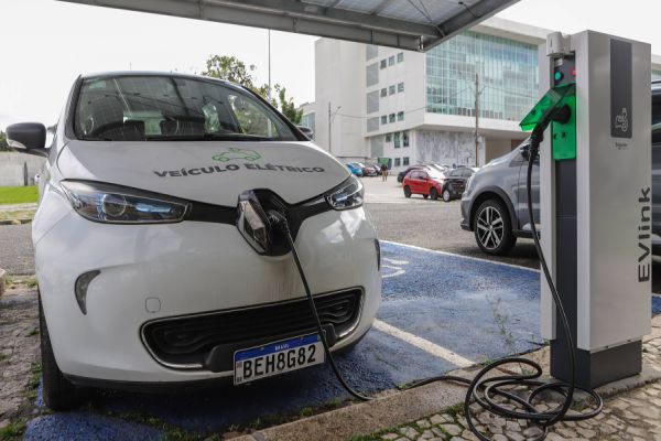 Governo envia à Assembleia prorrogação da isenção de IPVA para carros elétricos