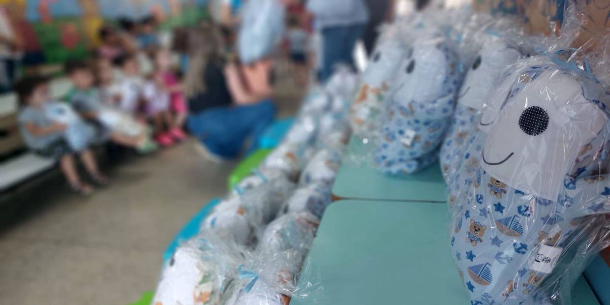 Projeto de penitenciária produz “naninhas” para crianças de Cascavel