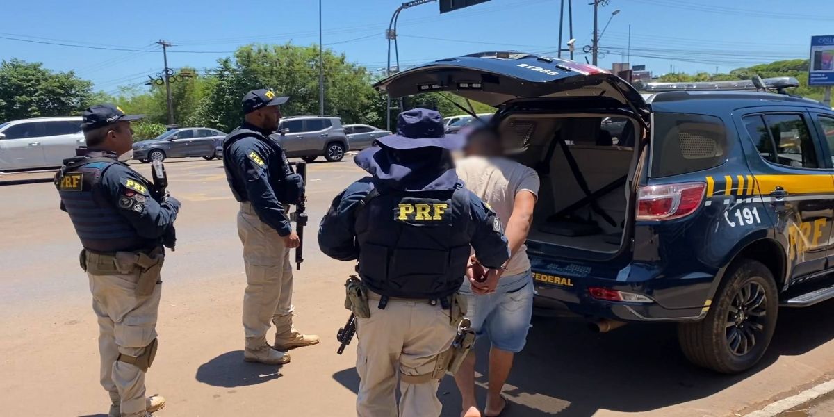 PRF prende homem com pistola nos arredores do Jardim Jupira em Foz do Iguaçu