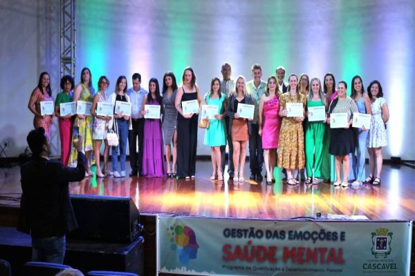 Gestão das emoções certifica cerca de 500 profissionais da Educação