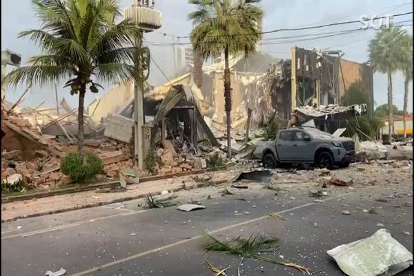 Explosão destrói restaurante e outros imóveis na Zona Leste de Teresina (PI)