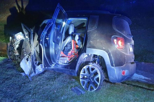 Imagem referente a notícia: PRF apreende Jeep Renegade com 618 kg de maconha após acompanhamento tático na BR-277 em Cascavel