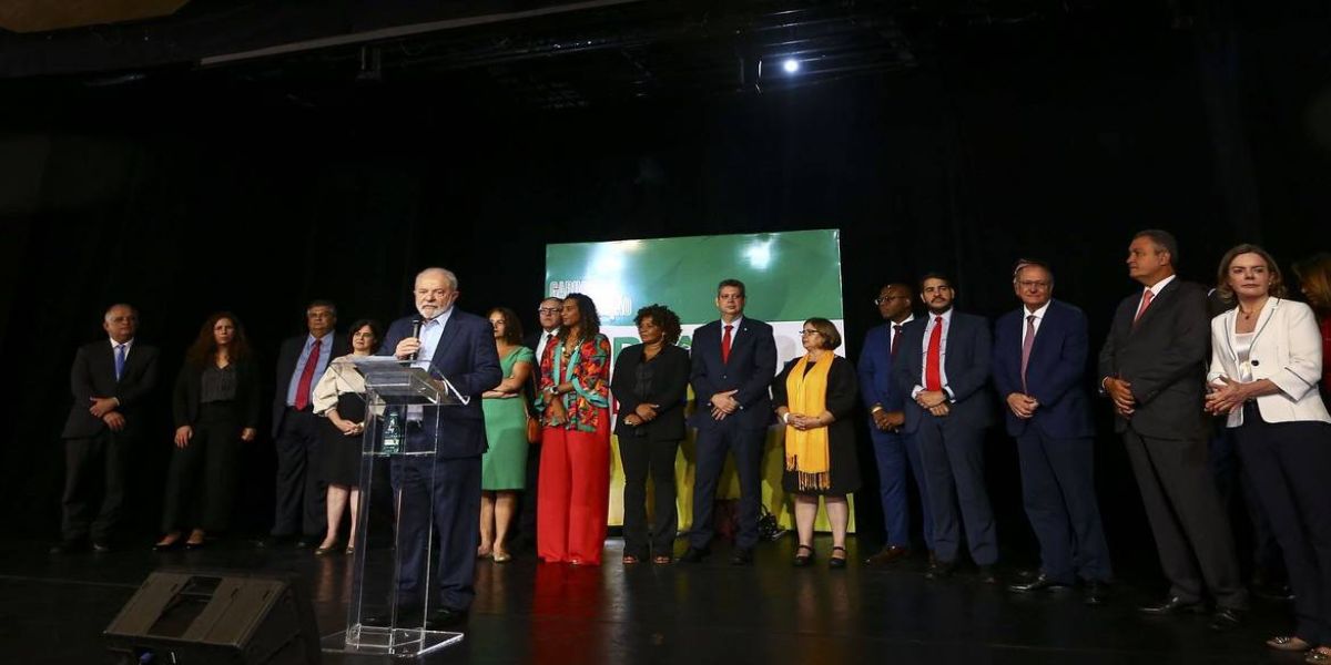 Nova organização de ministérios é divulgada pela equipe de transição