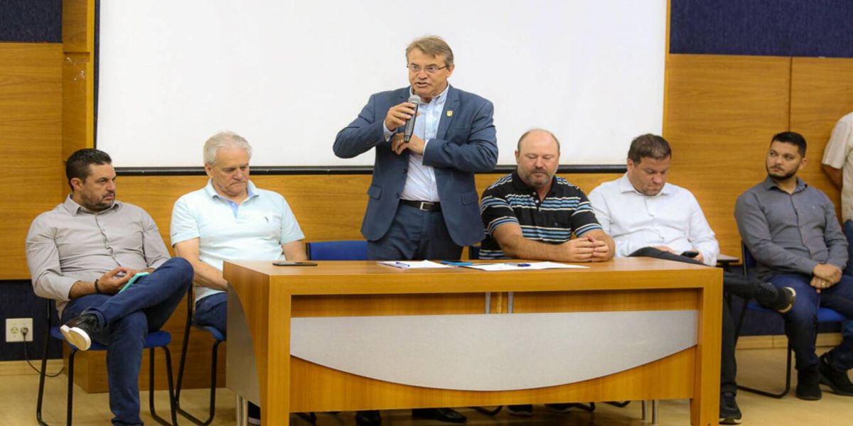 Empresários firmam contratos de compra de terrenos industriais em Toledo