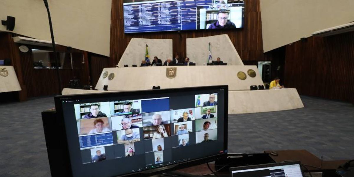 Deputados aprovam orçamento do Estado para 2023