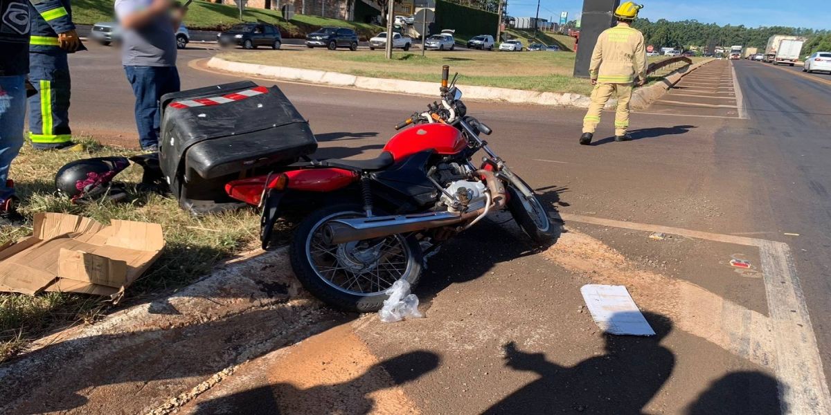 Mulher sofre fratura em fêmur após colisão de trânsito na BR-277, no trevo da portal em Cascavel
