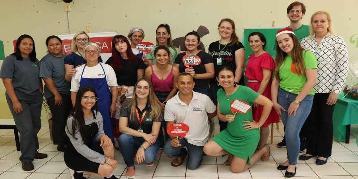 Coral Rouxinol Unimed encerra atividades de 2022 com cestas de Natal para jovens cantores