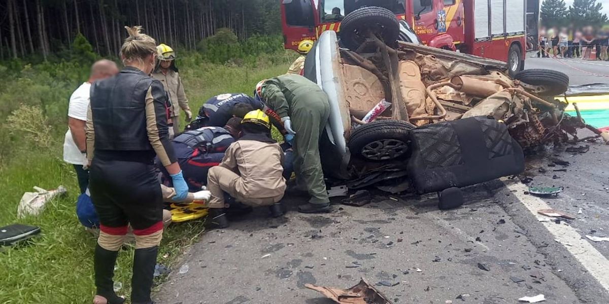 Tragédia: Três pessoas morrem e outras duas fica em estado gravíssimo em violenta colisão na BR-277