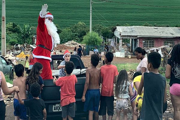 Grupo de amigos e Guarda Municipal realizam entrega de doces na Região Sul de Cascavel