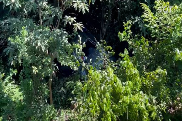 Imagem referente a notícia: Mulher e criança ficam feridas após carro cair de Ponte no sudoeste do Paraná