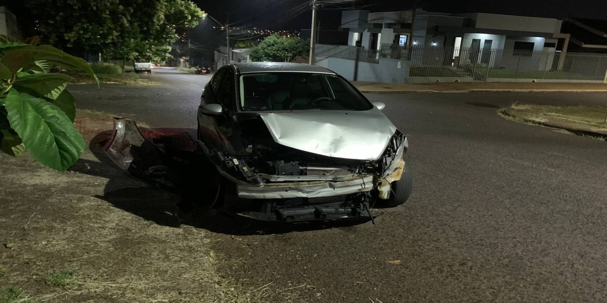 Duas pessoas ficaram feridas após colisão de trânsito na Rua Agostinho dos Santos