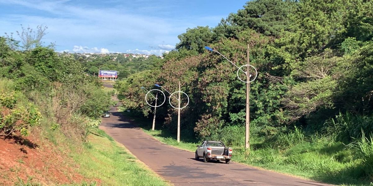 Fiação da Iluminação pública da Rua Cesário Bazaki é furtada e pedestre alertam insegurança no local