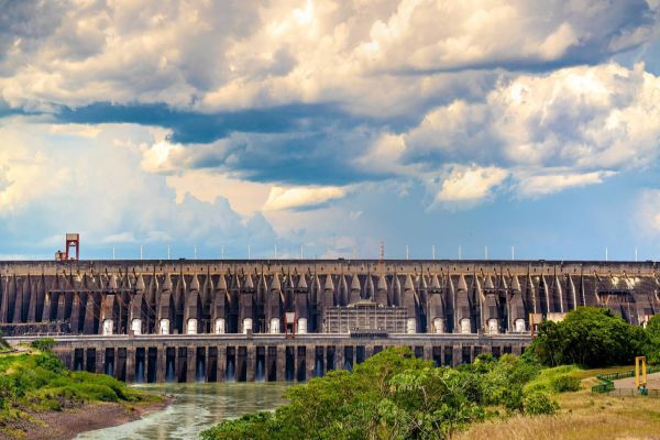 Itaipu alcança marca de 2,9 bilhões de MWh gerados desde 1984