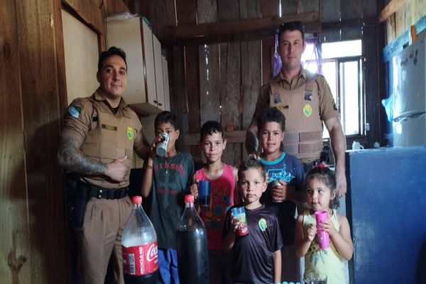 Polícias da UPS Sul realizam festa surpresa para pequeno o Henrique no Bairro Cascavel Velho