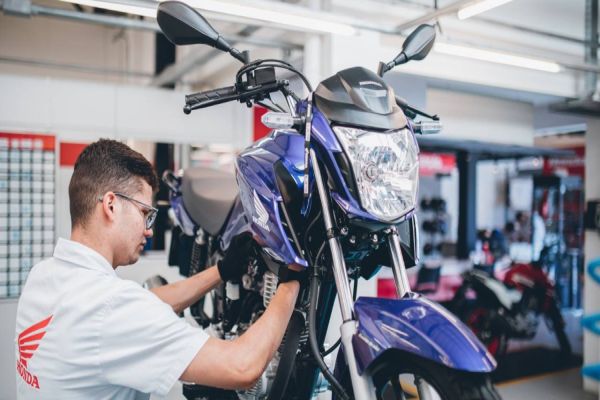 Revisão periódica garante uma viagem de moto tranquila nas férias