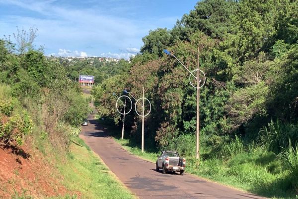 Imagem referente a notícia: Fiação da Iluminação pública da Rua Cesário Bazaki é furtada e pedestre alertam insegurança no local