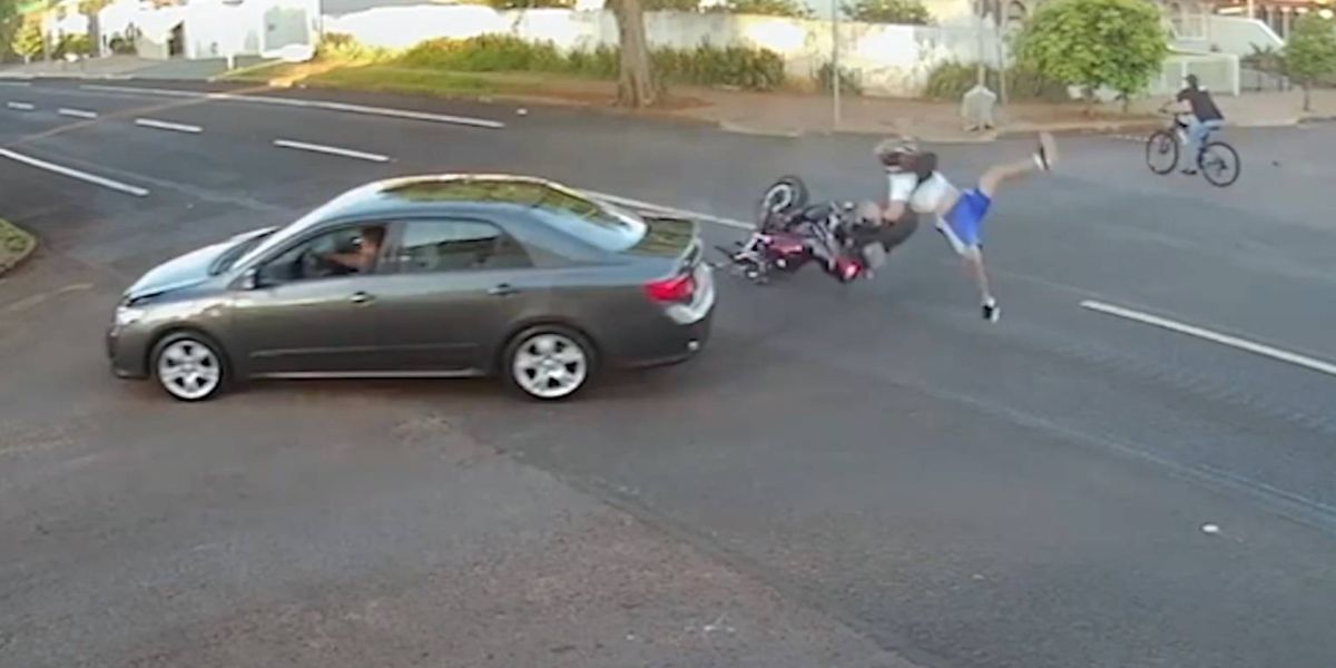 Motociclista “voa” após forte colisão de trânsito na Rua Marechal Cândido Rondon