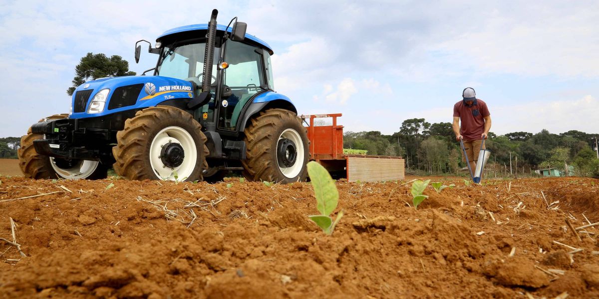 Em 2022, Estado liberou R$ 8,8 milhões em seguro rural e 1,5 mil veículos do Trator Solidário