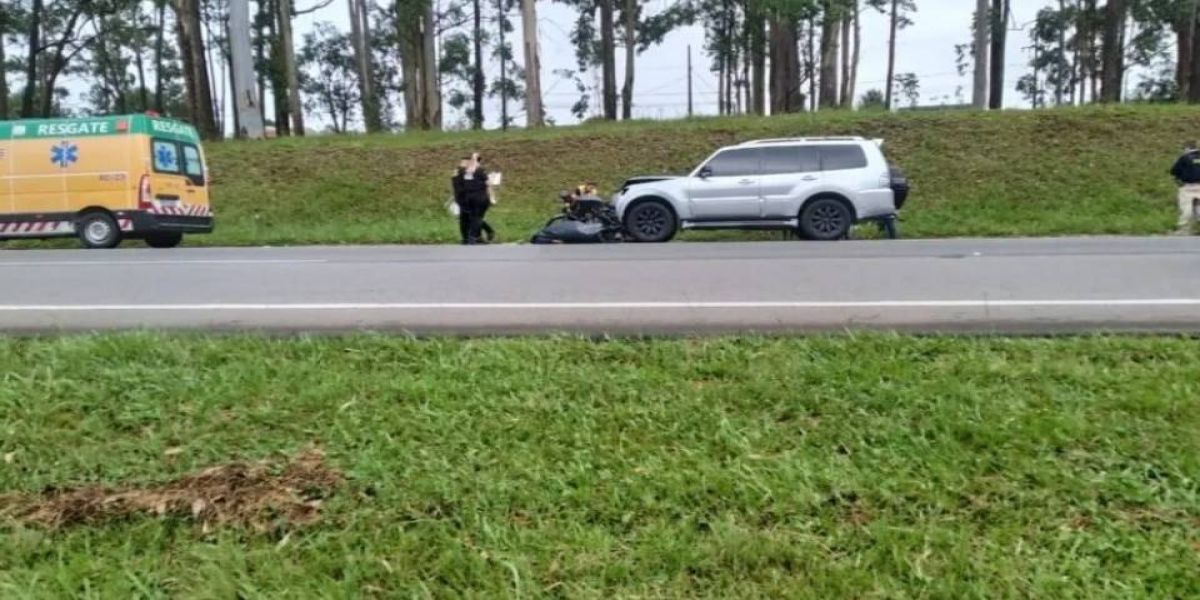 Motociclista morre após colisão com carro na BR-116, em Piraquara