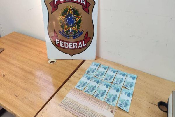Imagem referente a notícia: Polícia Federal apreende homem com dezenas de cédulas Falsas em Medianeira