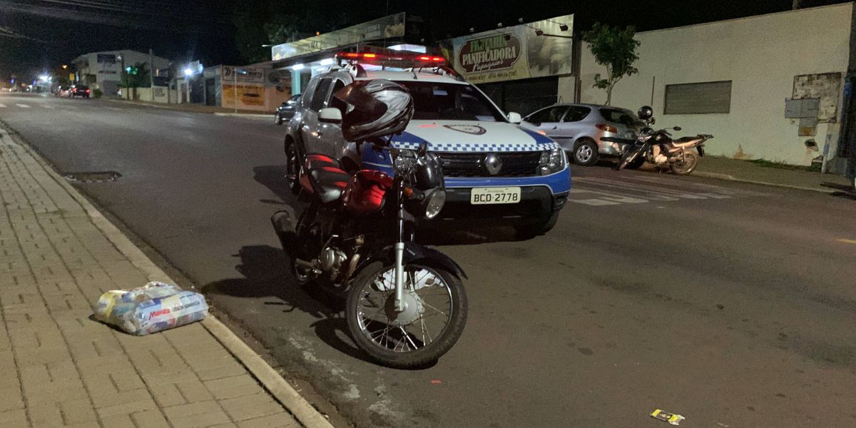 Motociclista é abordado pela GM com moto sem placa e sem habilitação no Jardim Clarito
