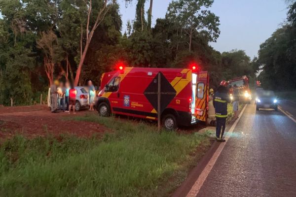 Imagem referente a notícia: Casal sofre fratura exposta em grave colisão de trânsito na PR-180, no distrito de São Salvador