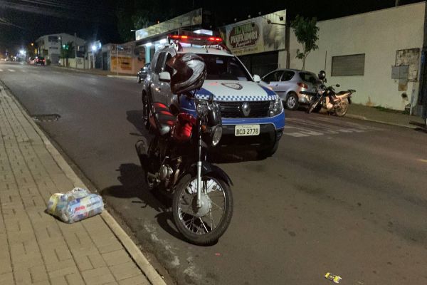Imagem referente a notícia: Motociclista é abordado pela GM com moto sem placa e sem habilitação no Jardim Clarito