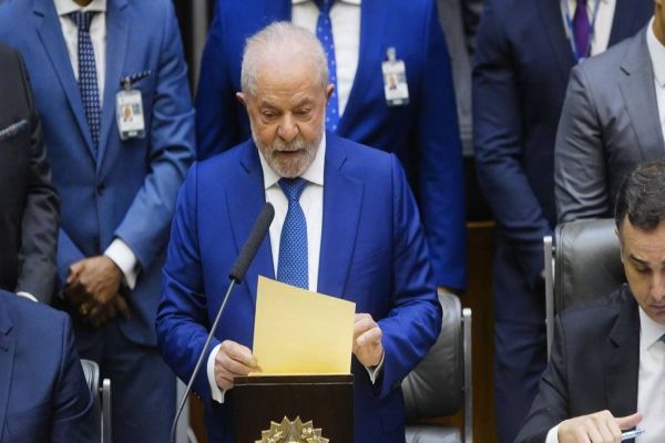 Combate à fome e respeito à democracia são prioridades, diz Lula