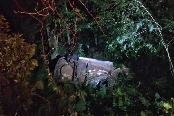 Homem morre após carro capotar veículo na PR-281