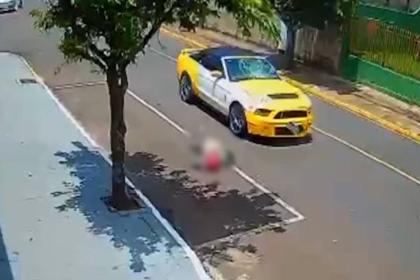 Imagem referente a notícia: Motociclista morre após ser atingido por um Mustang, em Apucarana