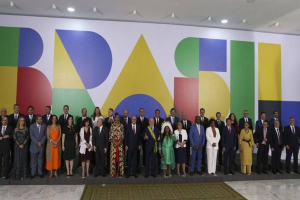 Lula dá posse a ministros e assina primeiras medidas de governo; Veja quais são!