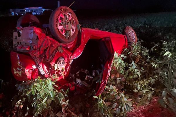 Mulher morre após saída de pista seguida de capotamento é registrado na PR-484 em Quedas do Iguaçu