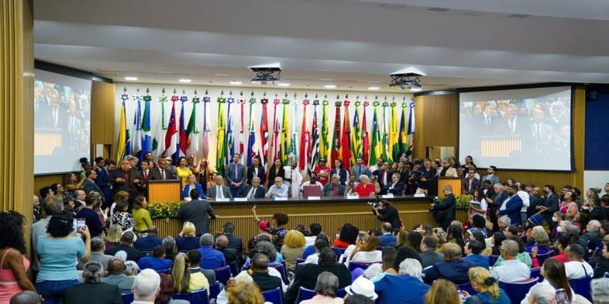 Posse do ministro Silvio Almeida chega ao primeiro lugar dos assuntos mais comentados no Twitter