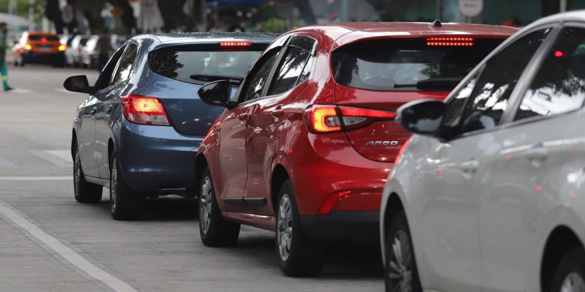 Com redução do IPVA, emplacamentos aumentaram 42% no Paraná entre 2024 e 2025