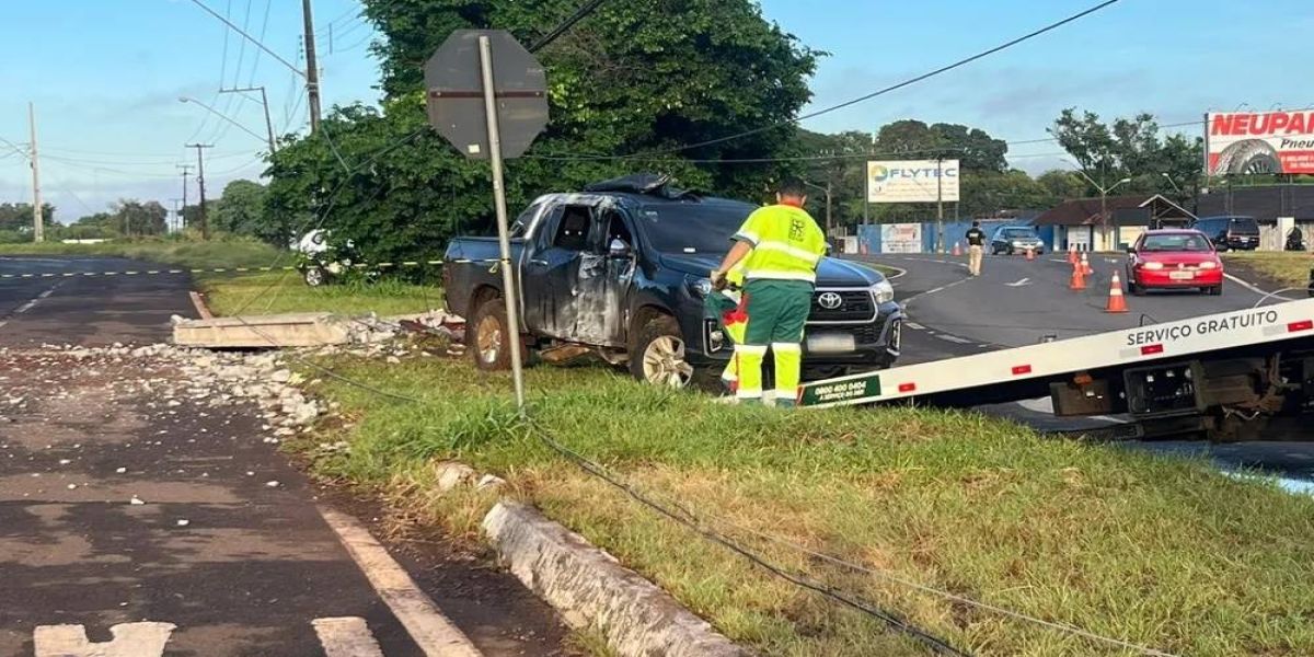 Menina de 10 anos morre, e outra criança fica ferida após caminhonete bater contra poste na BR-277