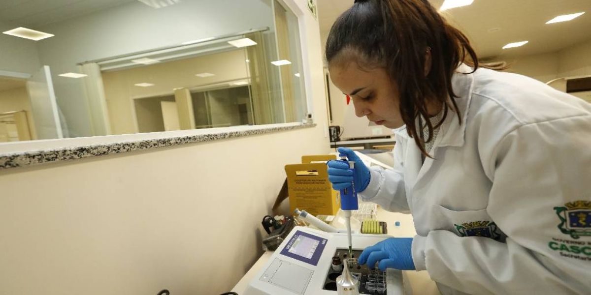 Laboratório Central de Cascavel bate recorde e realiza mais de um milhão de exames gratuitos em 2022