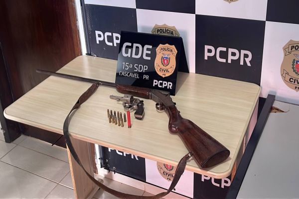 Imagem referente a notícia: GDE da Polícia Civil apreende homem com arma de fogo e suspeito de envolvimento em furto de Jet Ski