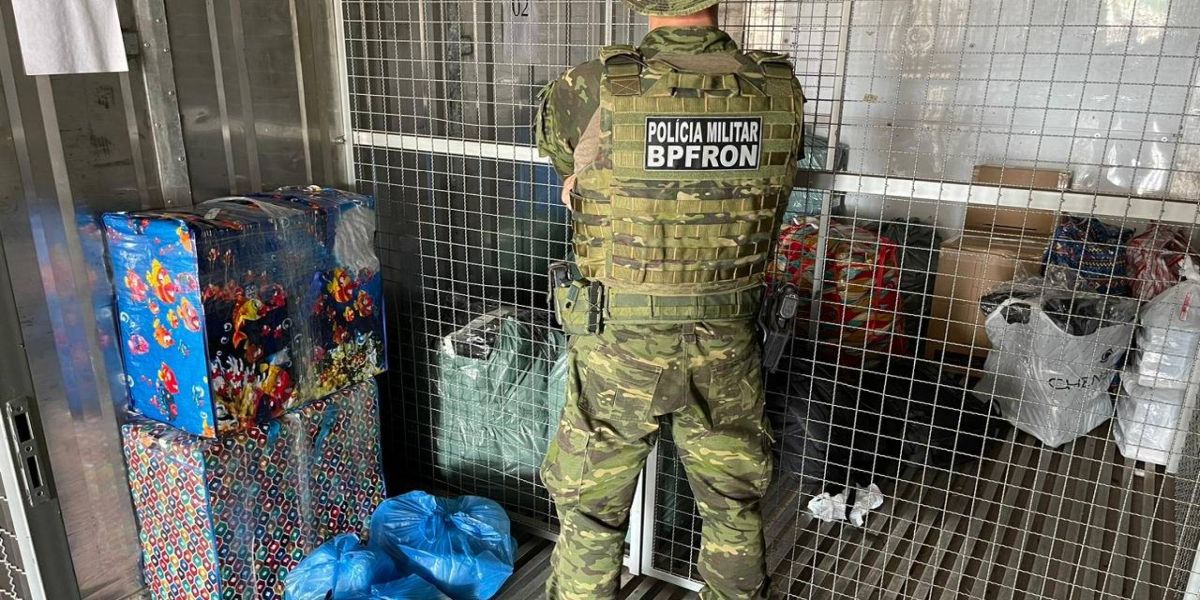 BPFRON apreende 100 pacotes de cigarros contrabandeados em ônibus na cidade de Céu Azul