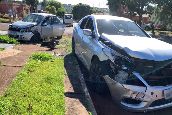 Imagem referente a notícia: Falta de Placa: Forte colisão de trânsito é registrada no Bairro Morumbi em Cascavel