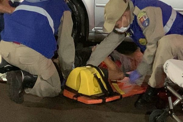 Imagem referente a notícia: Motociclista fica ferido após colisão de trânsito na Avenida Papagaios no Jardim Clarito