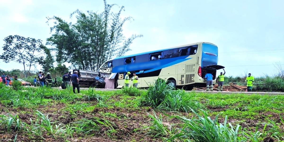 Acidente com ônibus e carreta na BR-163 no Médio Norte deixa 3 mortos e 42 feridos