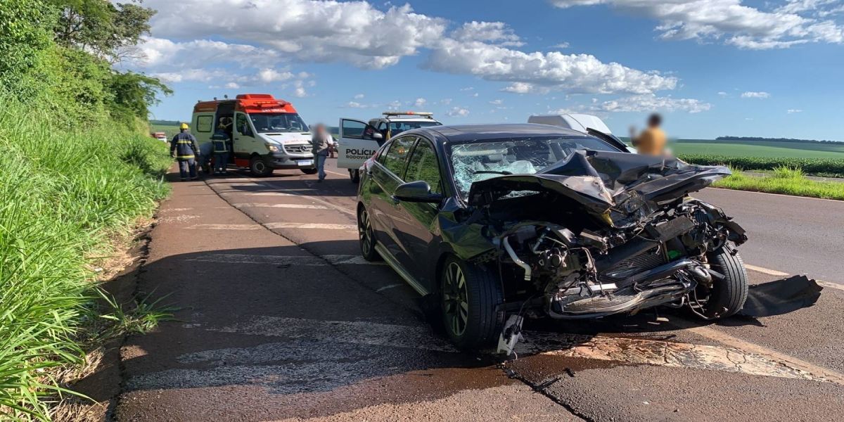 Mulher fica ferida após forte colisão traseira na BR-467, em Cascavel