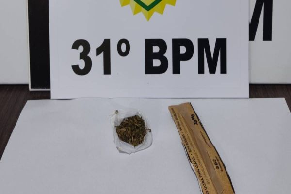 Jovem é abordado com entorpecente no Estádio Municipal de Jesuítas