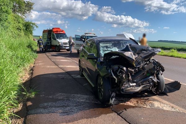Imagem referente a notícia: Mulher fica ferida após forte colisão traseira na BR-467, em Cascavel