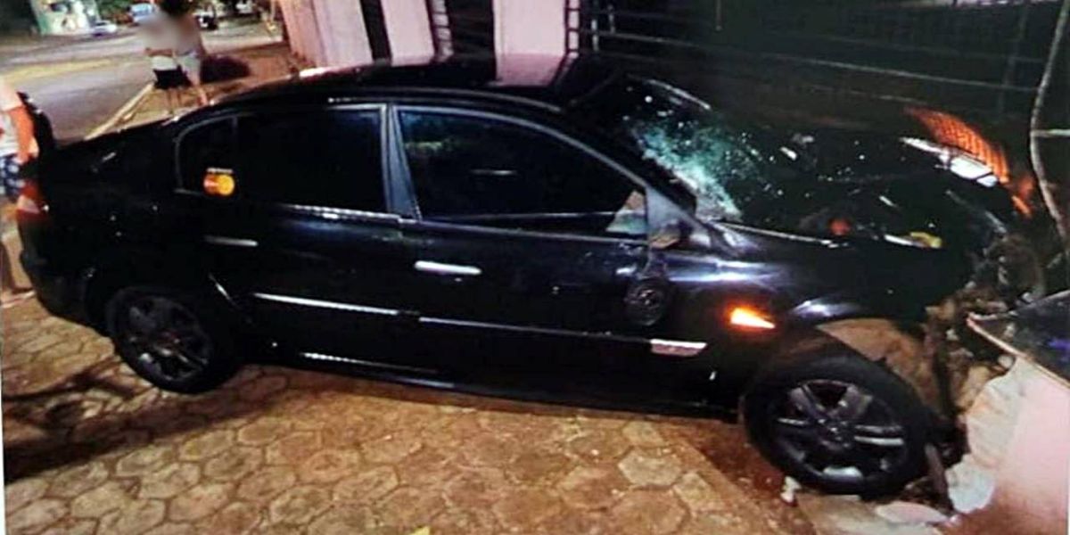 Homem é detido por embriaguez ao volante após colisão na Rua Pernambuco