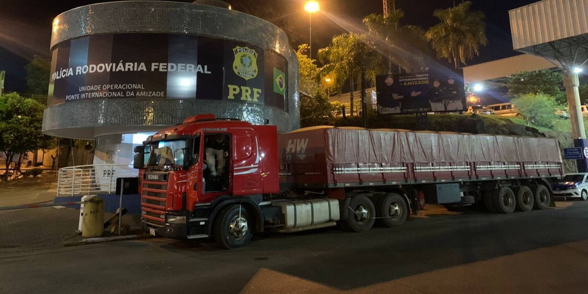 Em seis horas, PRF apreende 480 kg de maconha em duas ocorrências e recupera um veículo roubado