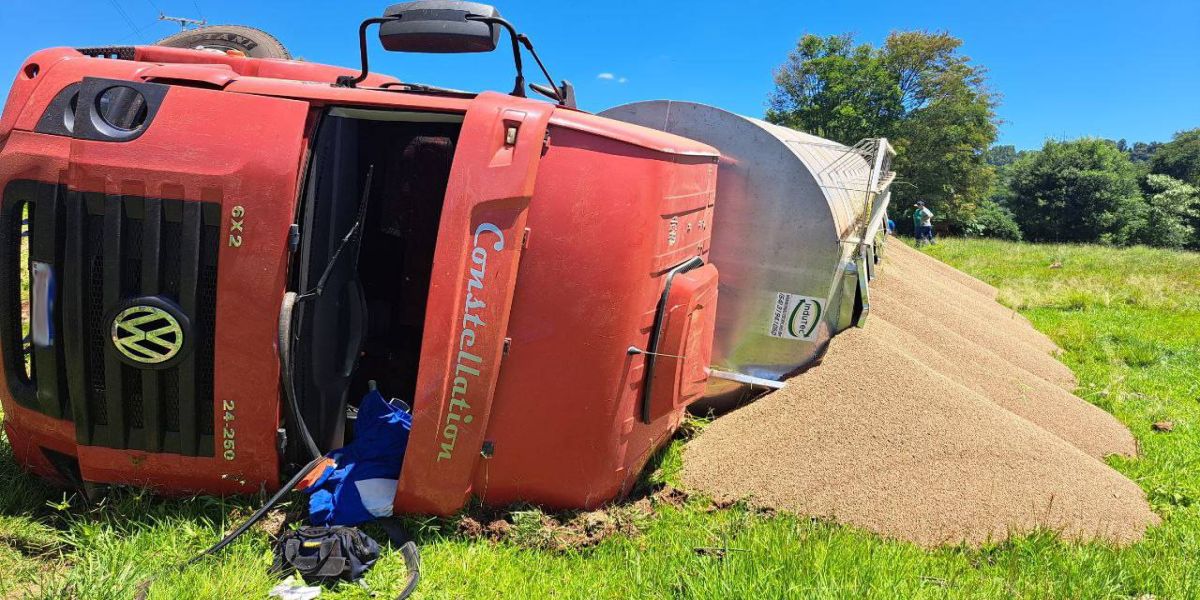 Criança fica ferida em acidente envolvendo caminhão carregado de ração entre Verê e Itapejara